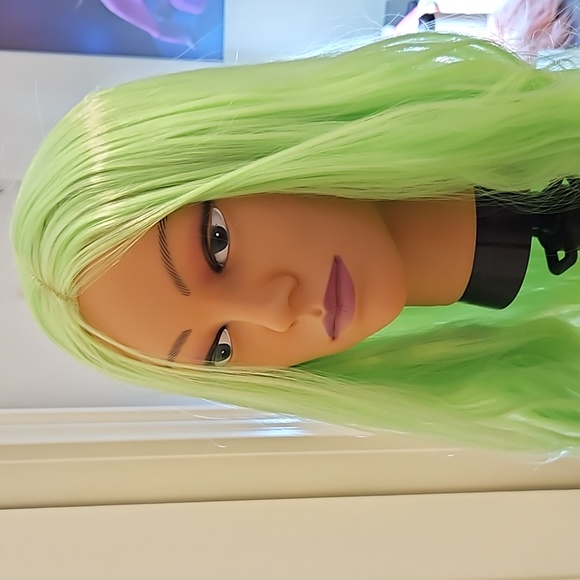 Fun lace front synthetic wig - Picture 8 of 8
